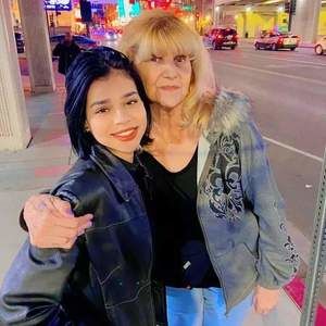 Meet your Posher, Gloria